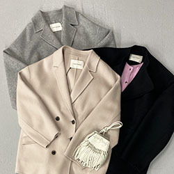 アウターはリバー素材で軽やかに