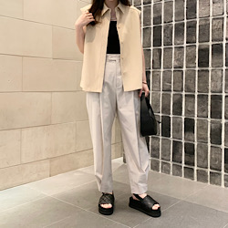 シャツをベストのように