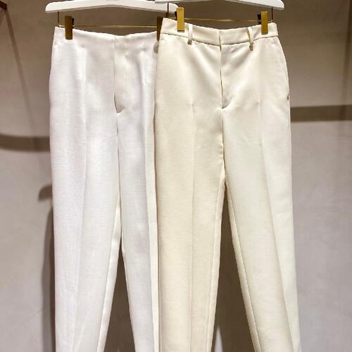 ホワイトカラーパンツで出かけよう