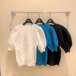 Tシャツ以上ブラウス未満