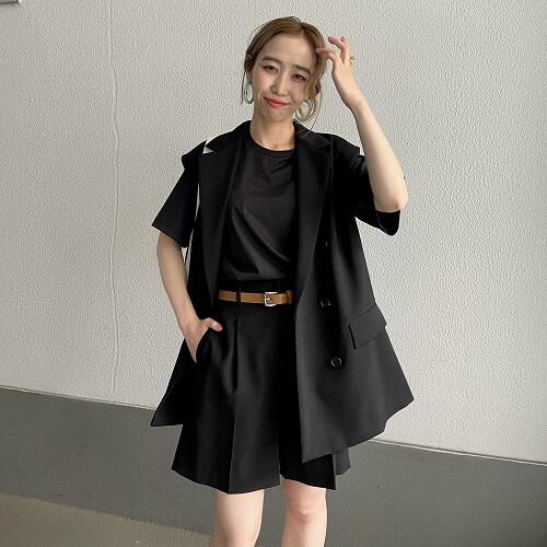 夏こそブラックが着たくなる