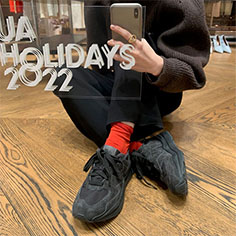 今すぐチェック！注目のNB×UAコラボスニーカー