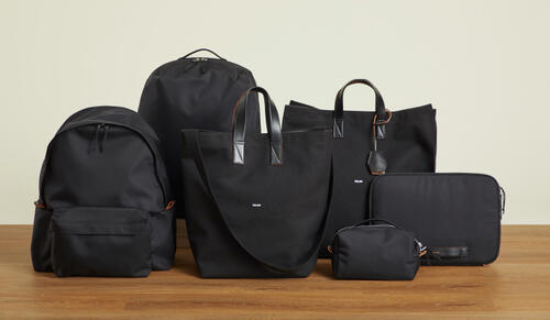 アーロンから、バッグがデビュー