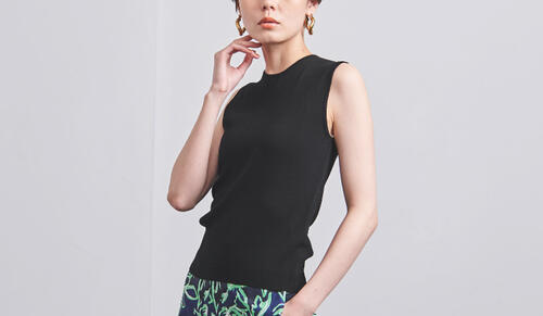 サマーニットでさらっと上品に