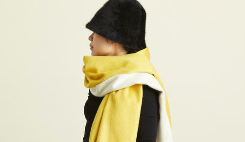 装いにムードを添える、ハット＆ストール