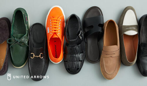 品良く軽快な足元を