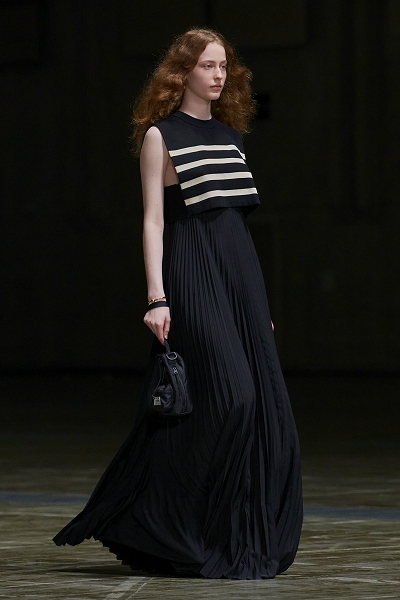 画像④HYKE_SS23_Look26s.jpg