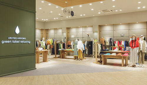 カリモク家具の"未利用材"を有効活用。グリーンレーベル リラクシング カメイドクロック店の店舗づくり。