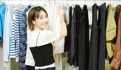 スタイリスト 小山田 早織さんに聞く、梅雨の湿気対策10アイデア。