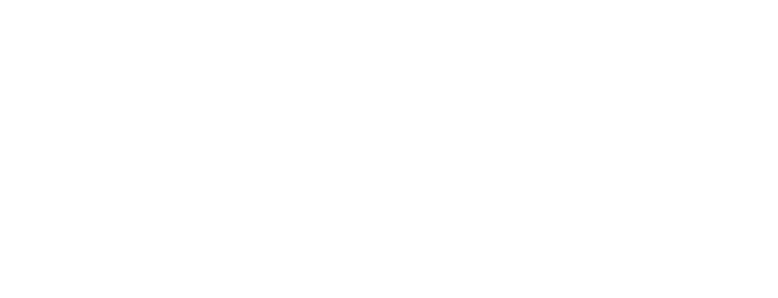 カジュアルトップスも上品な抜け感ある着こなしに。
