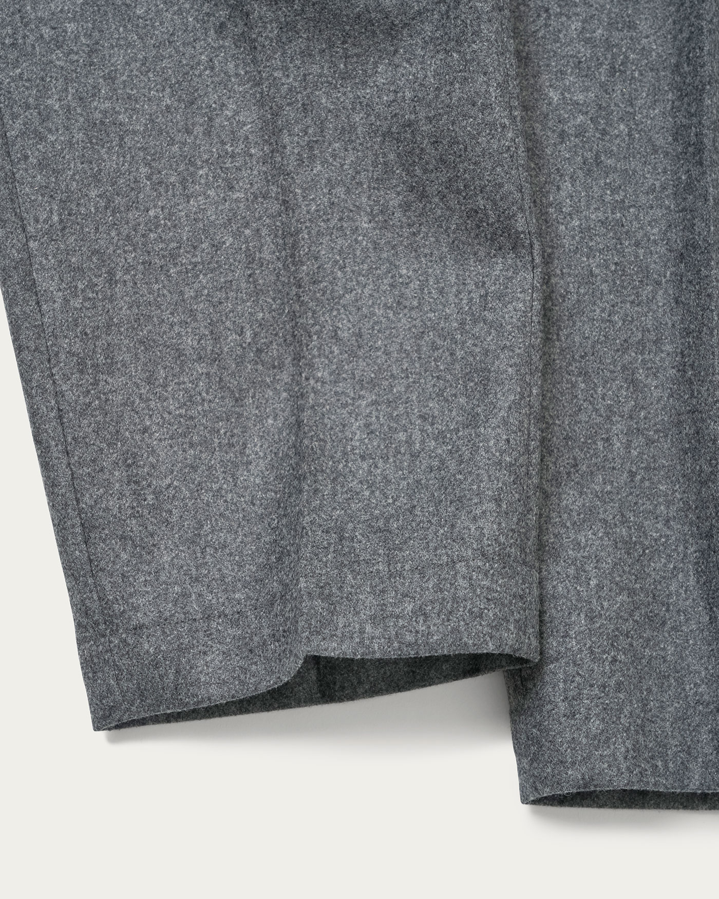 Trousers｜SUITS｜ソブリン（SOVEREIGN）｜MEN｜2024年春
