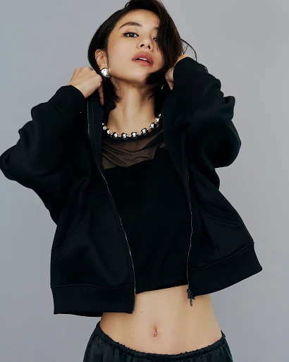 ESSENTIAL 01