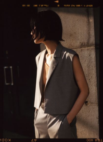 時代のムードを感じる服に“イマ”の空気感を馴染ませる