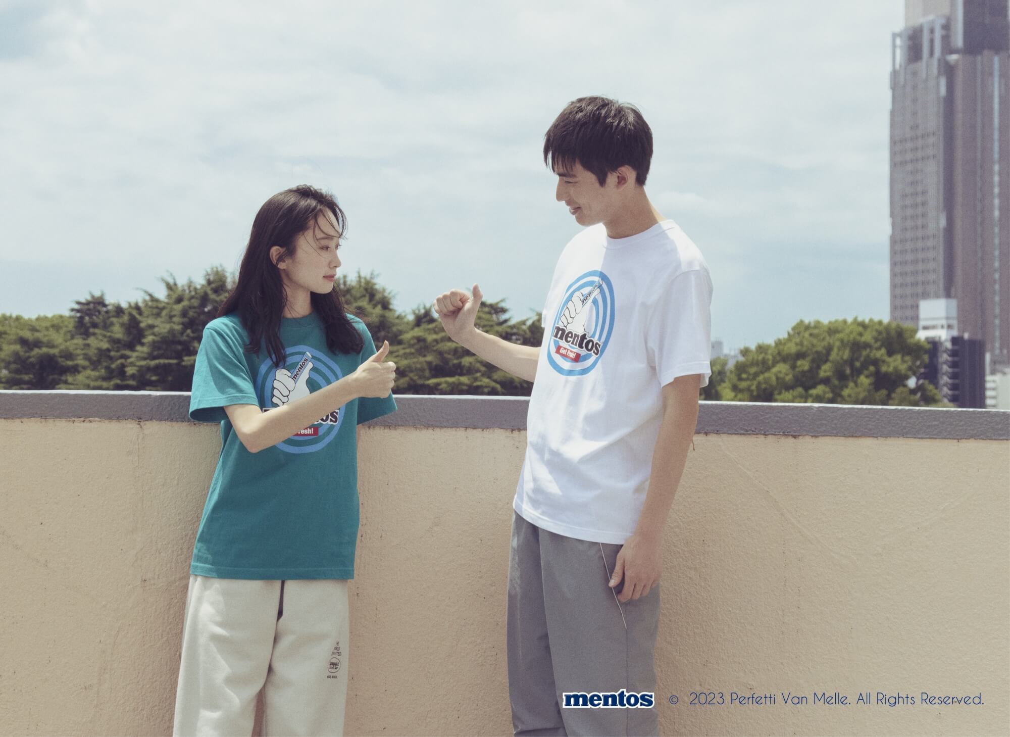 ＜mentos × info. BEAUTY&YOUTH＞ ロゴ Tシャツ