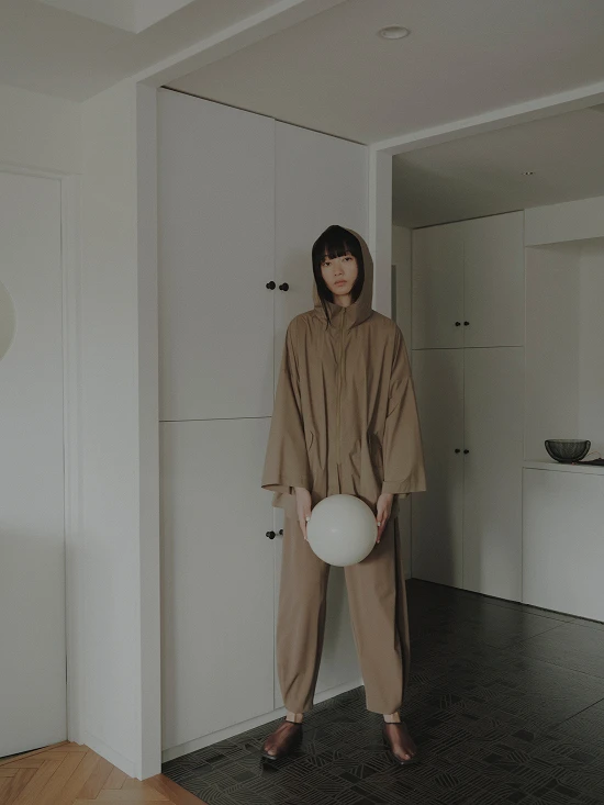 LOOK 02
