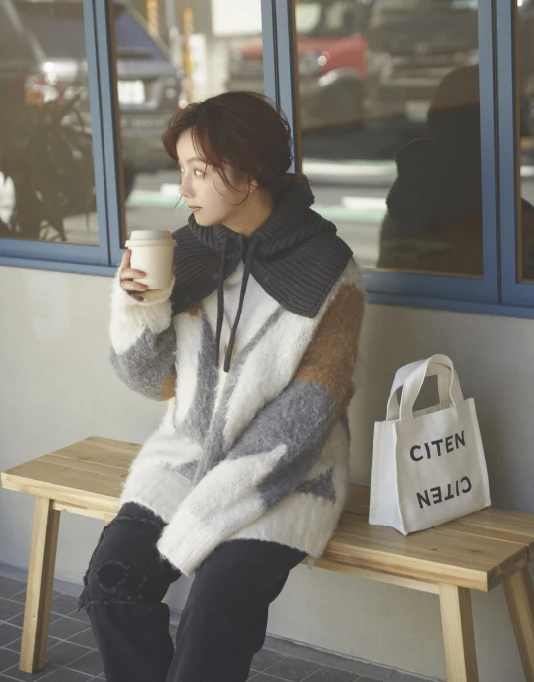 GRAPHICAL KNIT CARDIGAN