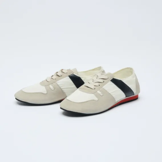 ロープロファイルスニーカー