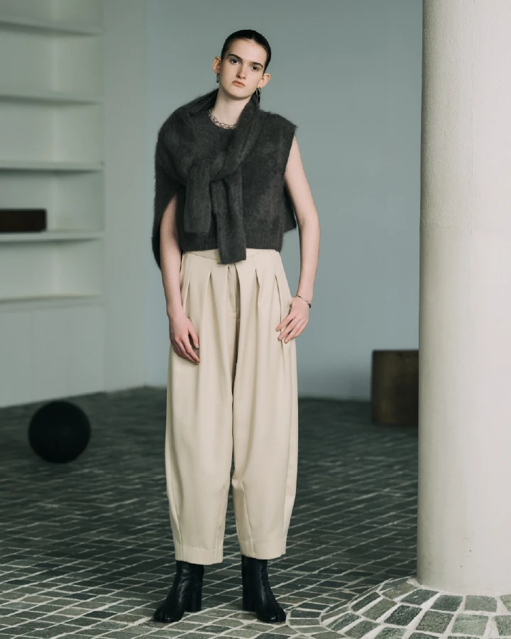 conte 2024 AUTUMN/WINTER LOOK_2 辺見えみり|コンテ conte 2024 AUTUMN/WINTER LOOK_2 辺見えみり|コンテ