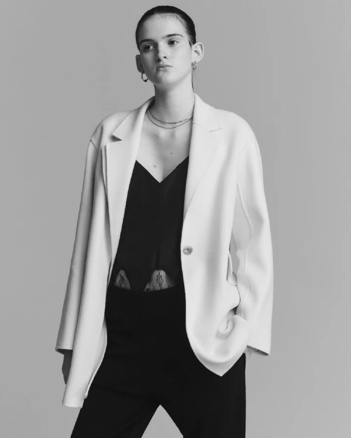 conte 2024 AUTUMN/WINTER LOOK_2 辺見えみり|コンテ conte 2024 AUTUMN/WINTER LOOK_2 辺見えみり|コンテ