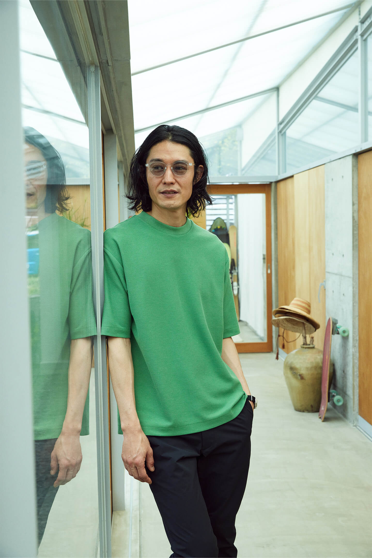 クルーネックTシャツ コーデ