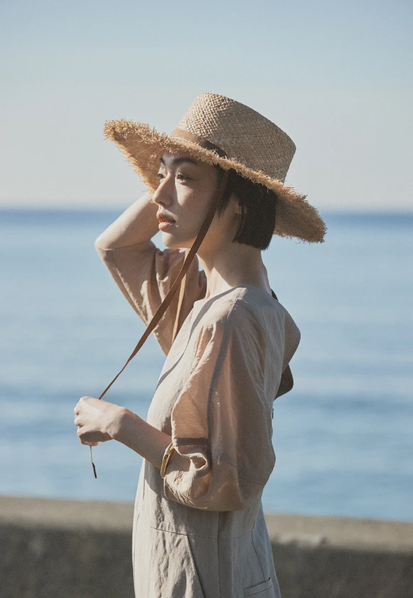 ナチュラル素材のハット