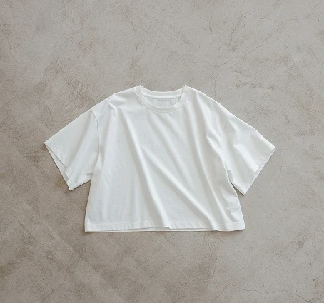 クロップドTシャツ