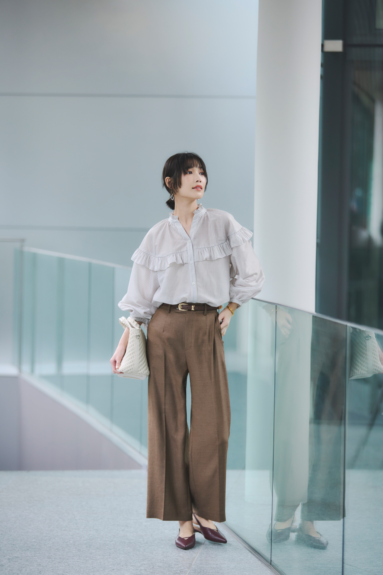 フリルブラウス