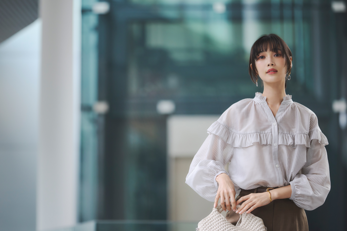 フリルブラウス