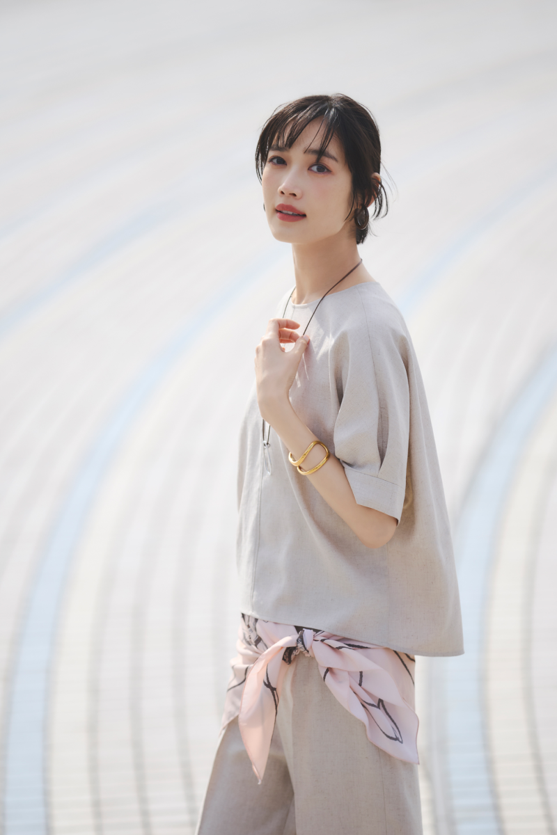 リネンライクブラウス