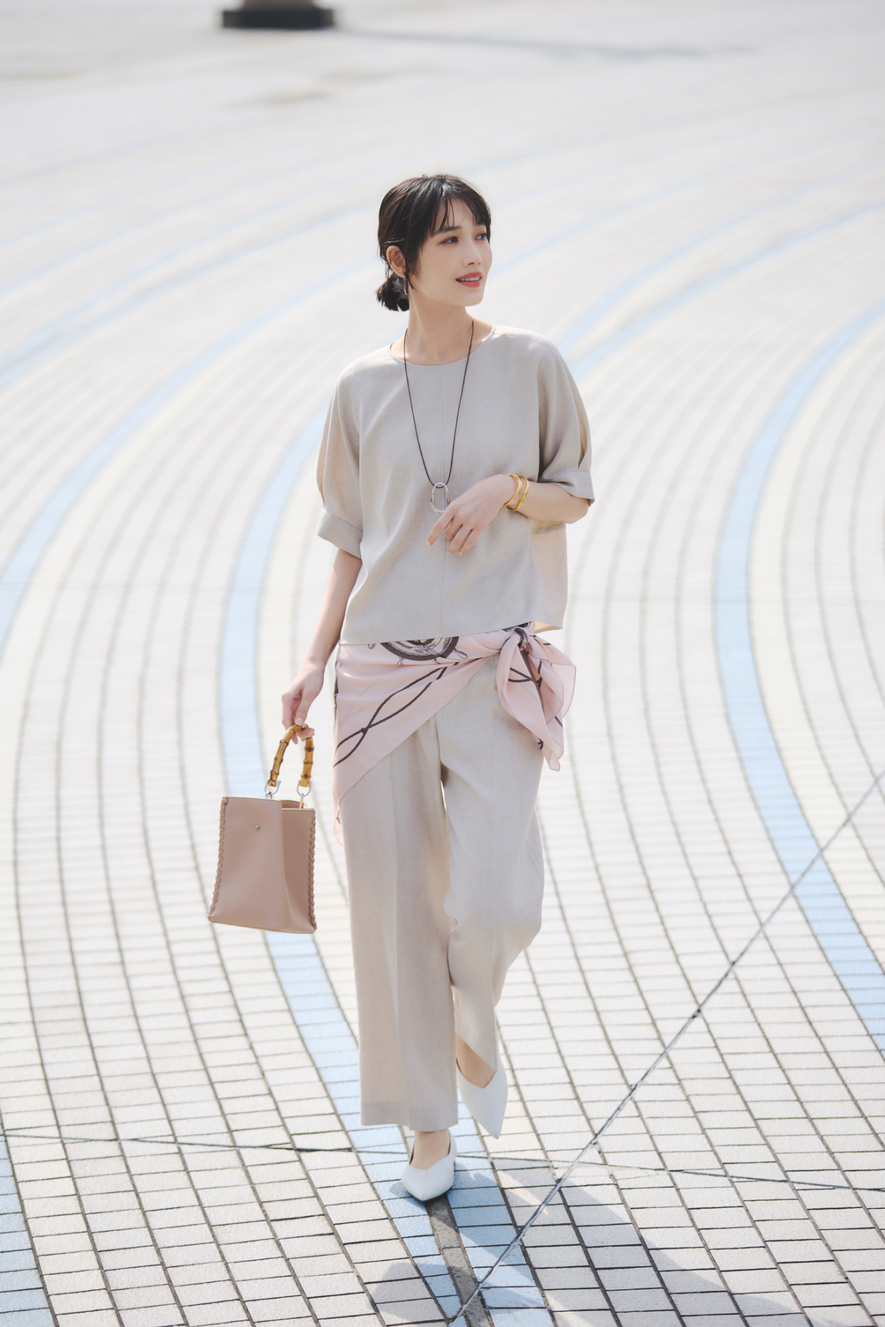 リネンライクブラウス