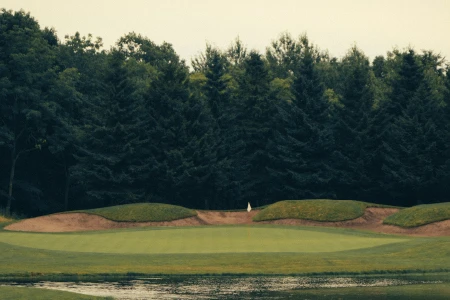 Instagram @unitedarrows_golf