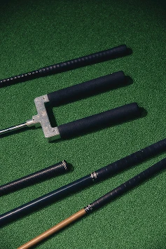 ゴルファーの上達のために試行錯誤して作られた森氏の想いが込められた練習器具の一部
