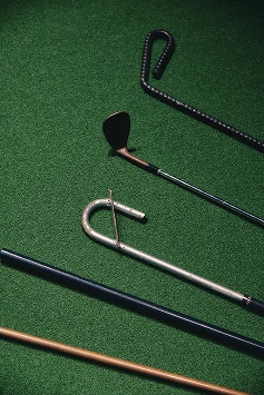 ゴルファーの上達のために試行錯誤して作られた森氏の想いが込められた練習器具の一部