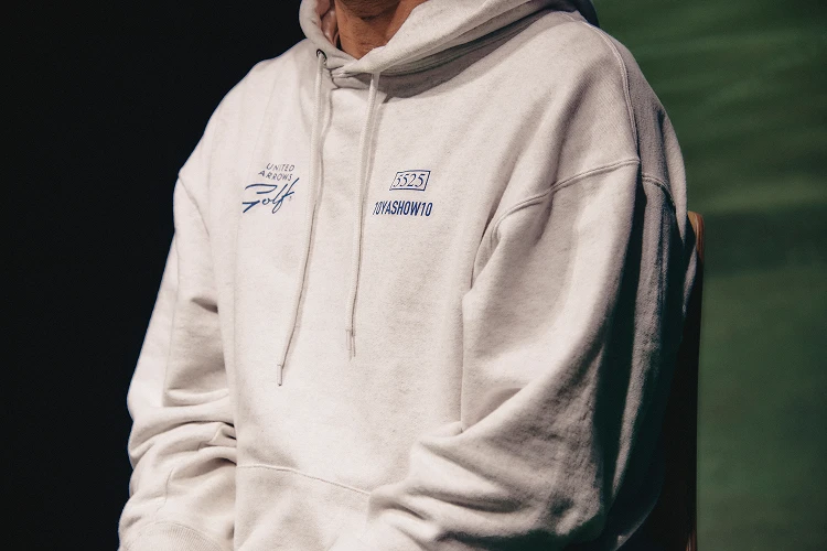 2月末に発売予定のトリプルコラボのフーディー