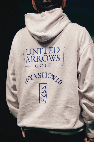 2月末に発売予定のトリプルコラボのフーディー