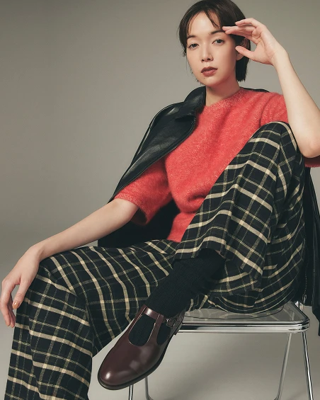 ハンサムなストラップシューズが英国調のチェック柄に絶妙にマッチ