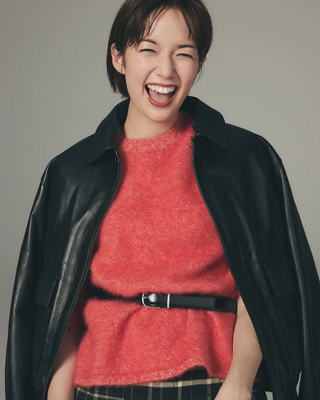 ハンサムなストラップシューズが英国調のチェック柄に絶妙にマッチ