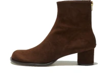 季節が冬に近づいたなら、艶めくショートブーツに履きかえよう