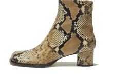 季節が冬に近づいたなら、艶めくショートブーツに履きかえよう