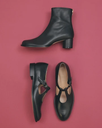 足元を引き締めるハンサムなブラックシューズ