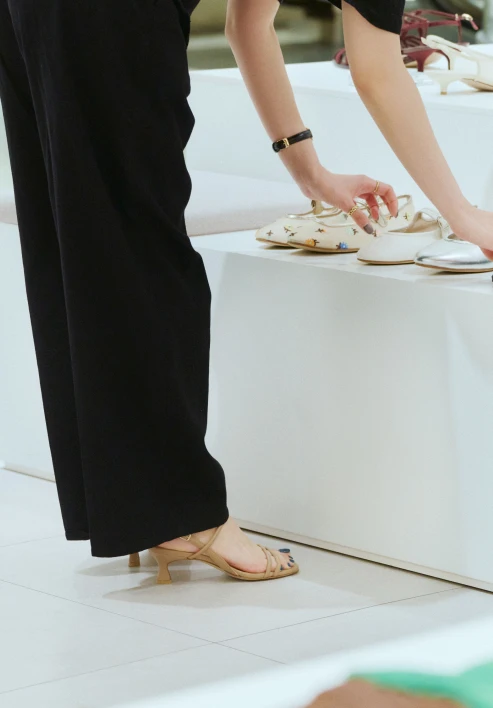 週7日、オンでもオフでも活躍するヌーディサンダル