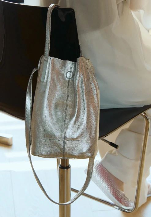 出かけるモチベが150%UPするキラキラクリアサンダル