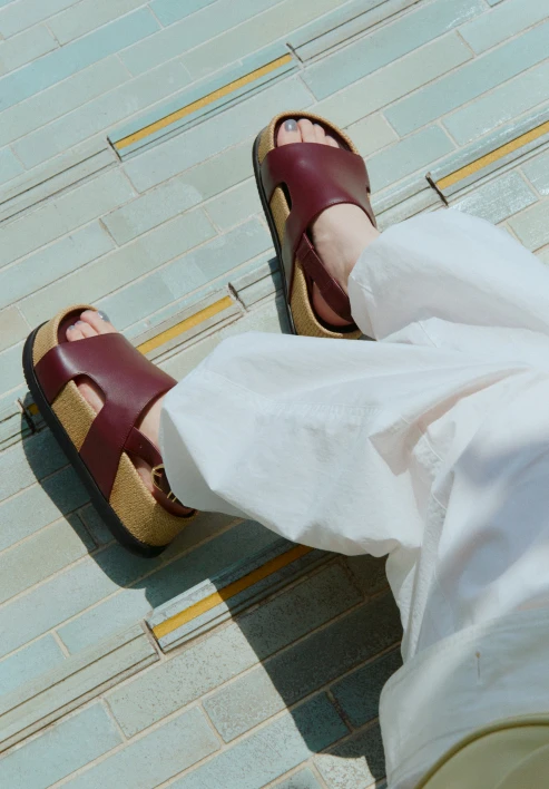 お出かけの味方は、気分も身長も盛れちゃうウェッジソールサンダル