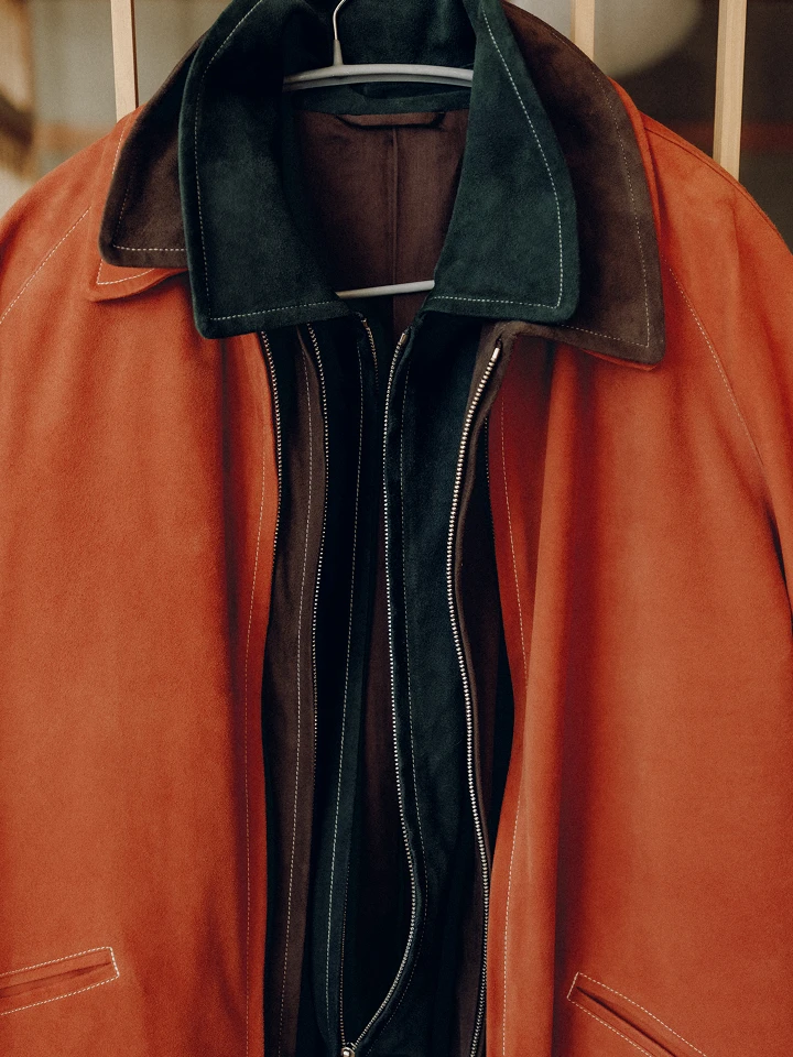 秋風が吹いて、スエードがそよぐ。