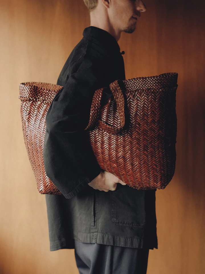 レザーメッシュバッグという工芸品。