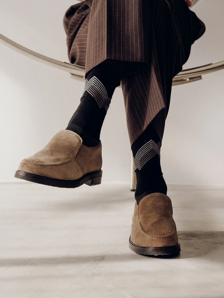 趣味のよいスリッポン。