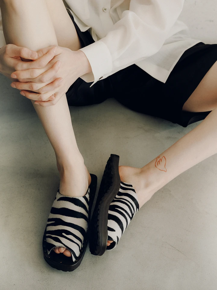 自分に誠実に生きる女たちのサンダル。