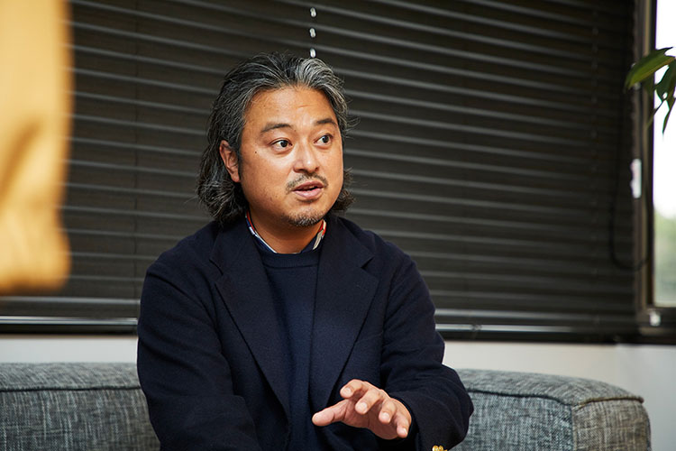 自分自身が心地よくいられる服を求めている人も多い気がしたんです