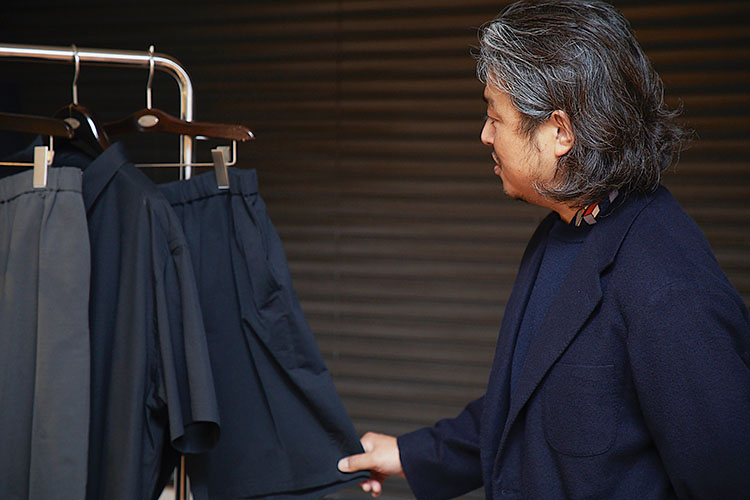 自分自身が心地よくいられる服を求めている人も多い気がしたんです