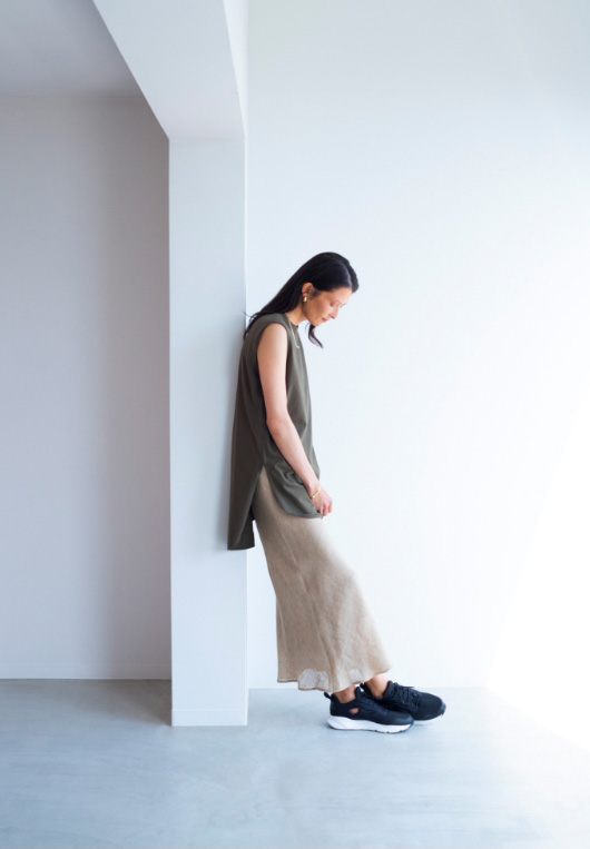 BLACK SHOES